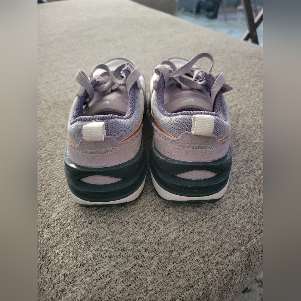 Nike - Picture 3 of 5
